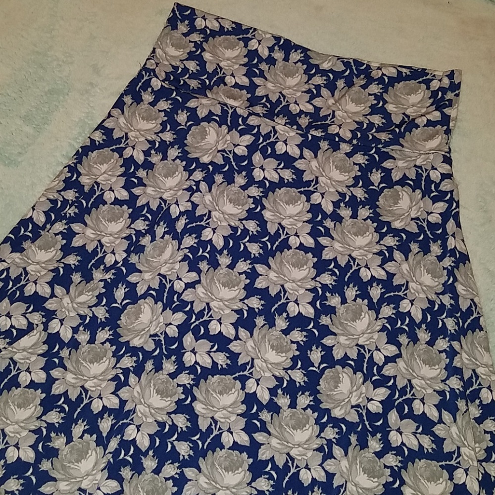 Lularoe Large Azure Navy Blue and Grey Roses